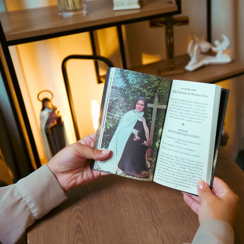 Livro Via Sacra com os Santos do Carmelo